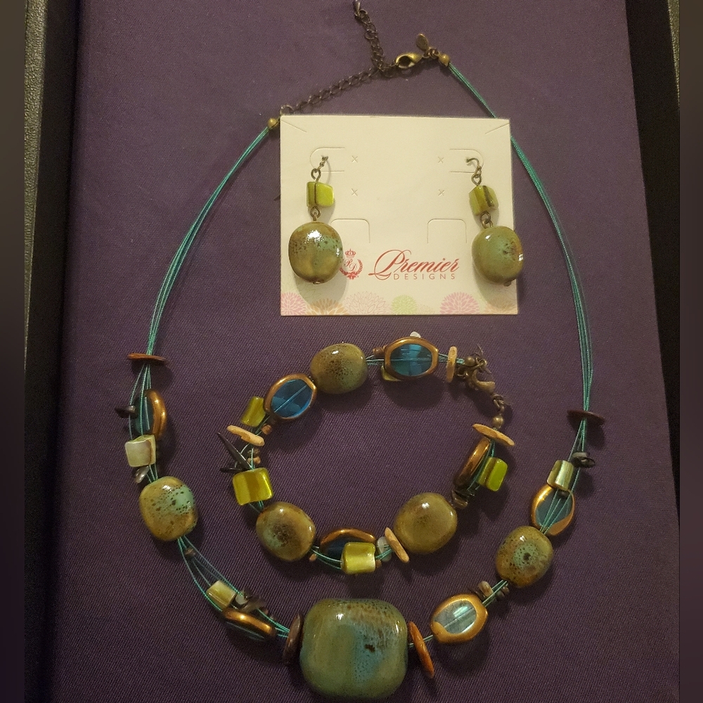 Premier Designs Green and Blue Necklace Set